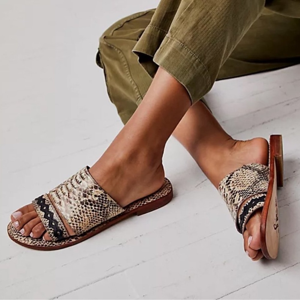 Free People New In Box Saturday Slide Snake Size 7/37 EU